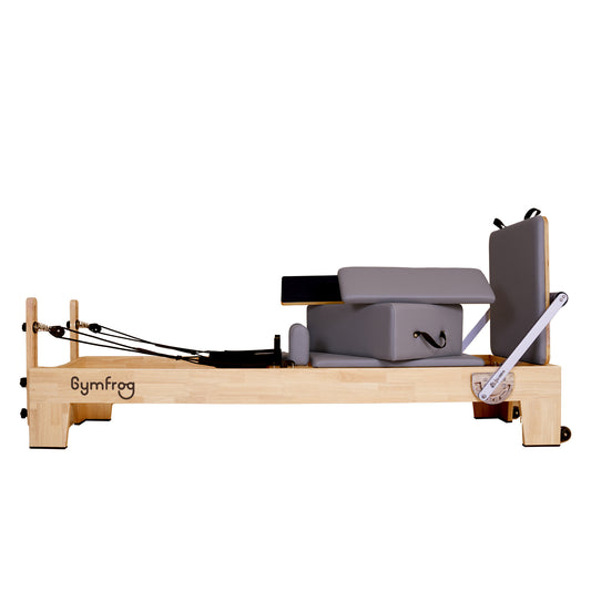 Klassischer Oak Pilates Reformer Grau